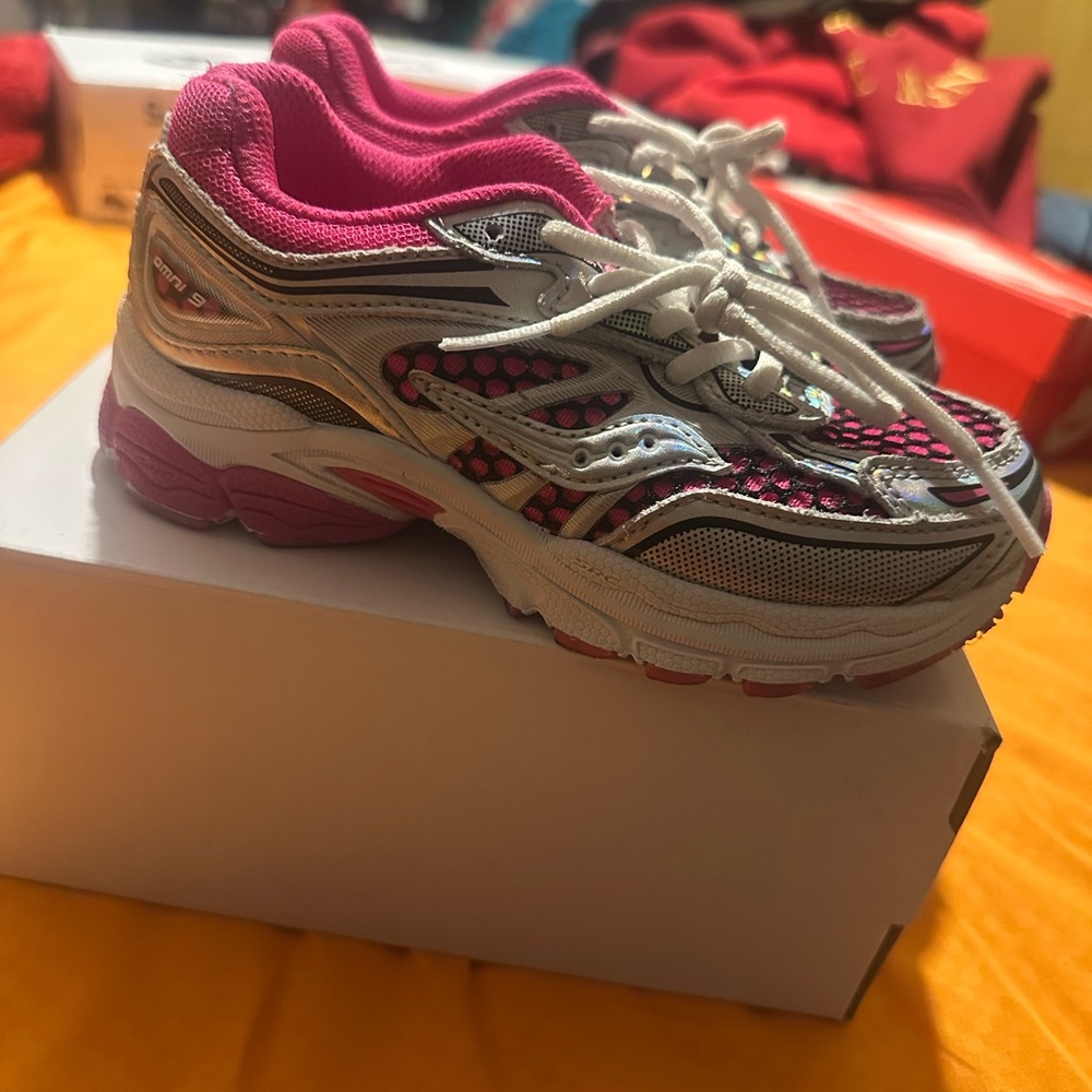 Saucony Omni 9 toddler sneakers